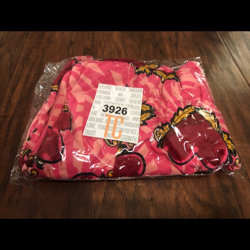 Never worn LulaRoe tall and curvy leggings